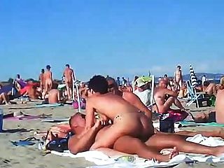 voyeur swinger beach